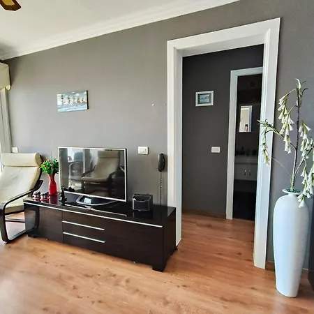 Cristianos Ocean View Apartment *