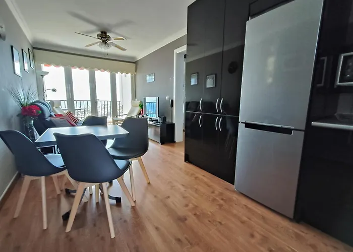 Cristianos Ocean View 2 Bedrooms *