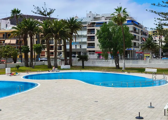 Cristianos Ocean View 2 Bedrooms *