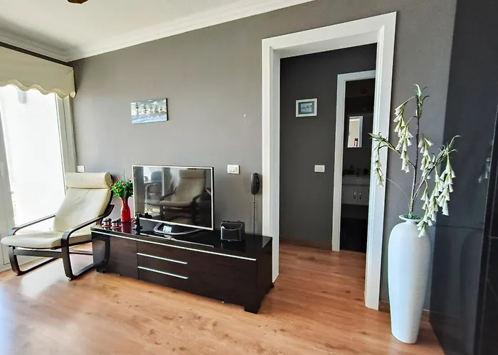 Cristianos Ocean View 2 Bedrooms Apartment *